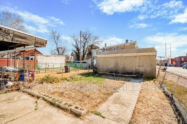 Building Photo - 2541 W 7th st