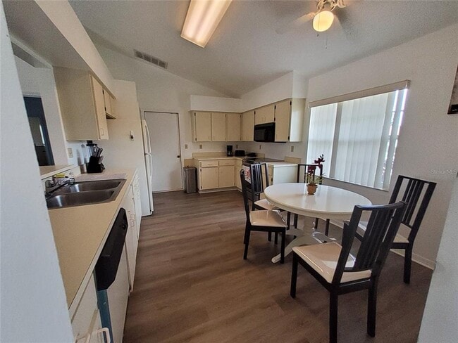 Building Photo - 138 Valentino Ct