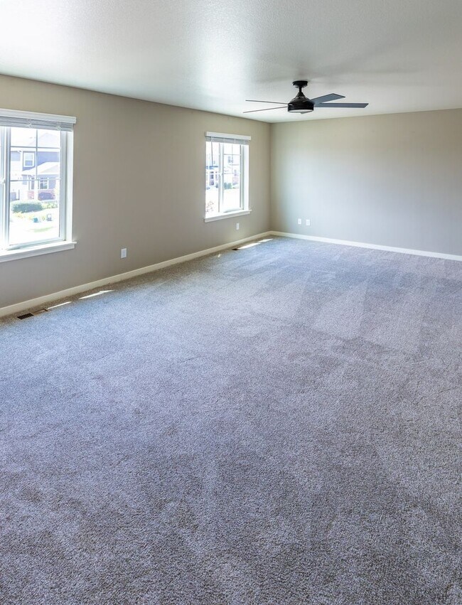 Building Photo - Stunning 4BR House in Berthoud