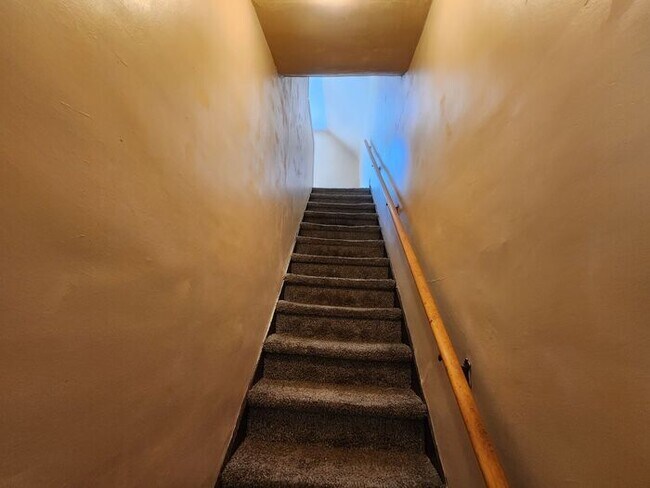 Building Photo - Save $1000 OFF Move-In Costs When You Sign By 05/31 !!