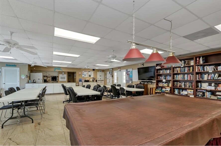 Clubhouse - 4158 Tamiami Trl