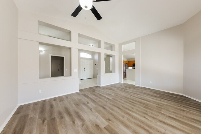 Building Photo - 8819 W Kings Ave