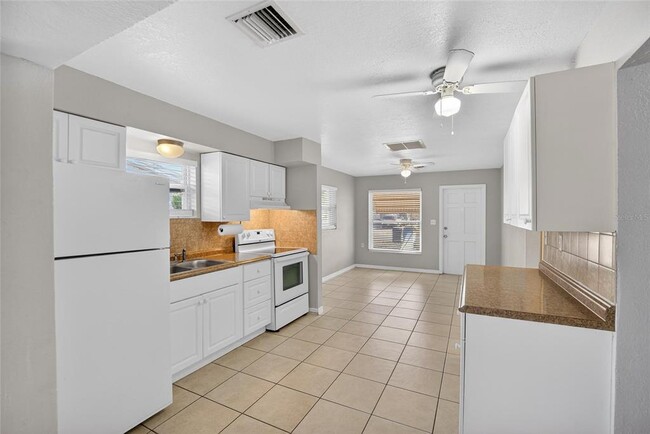 Building Photo - 685 71st Ave N