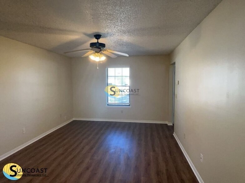 Building Photo - 8702 Bandera Cir S