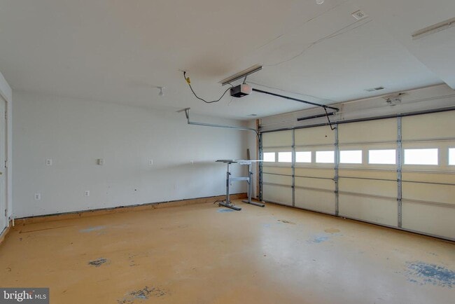 Building Photo - 22000 Avonworth Square