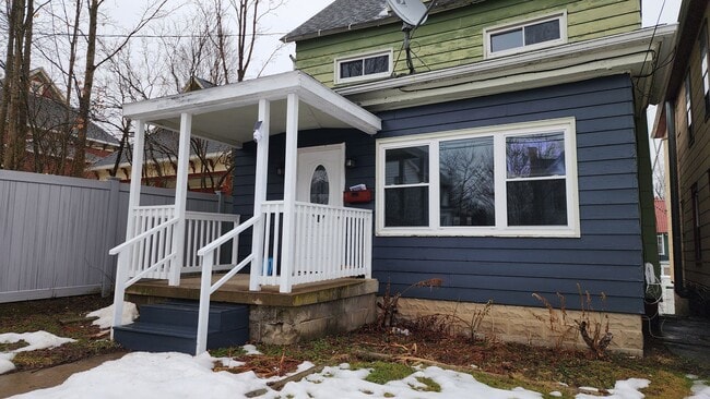 Building Photo - More Space Than Most Rentals — Three Bedroom Single-Family Home in Olean NY!