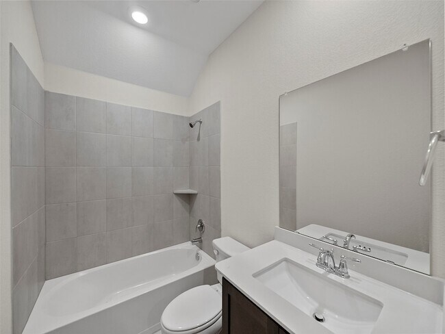 Building Photo - 10505 Breezeway Dr