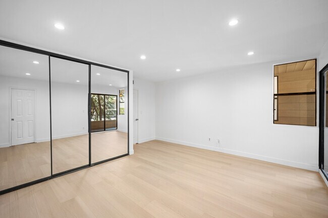 Building Photo - 350 W Loraine St