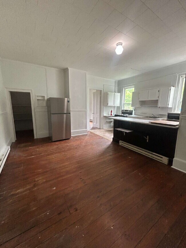 Building Photo - August Special: First Month Rent Free move in by August 10. Applications fee this month 1/2 off a...