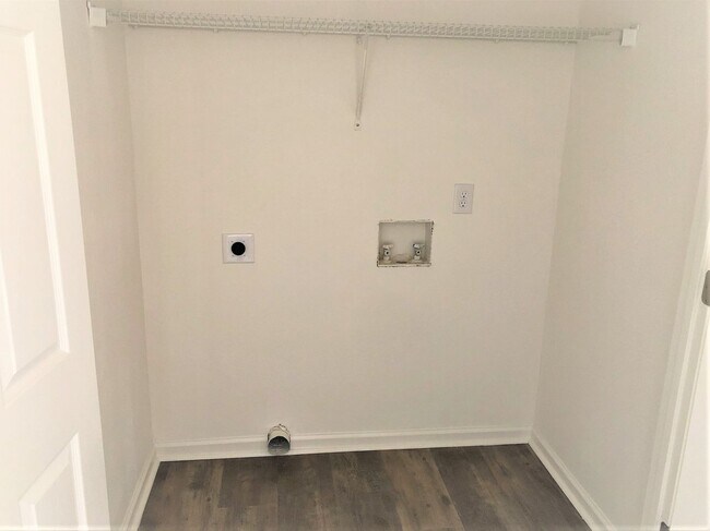 Building Photo - 2/2 Dolphin Villas Condo, Gulf Shores!