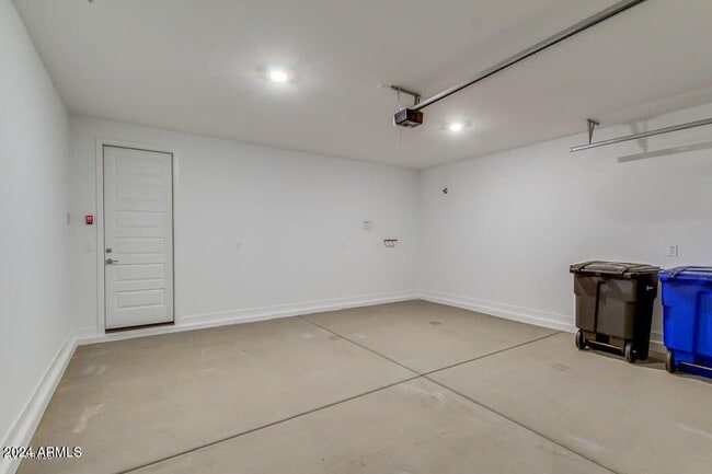 Building Photo - 1168 E Sabino Dr