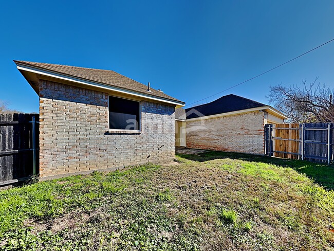 Building Photo - 5626 Chimney Rock Dr