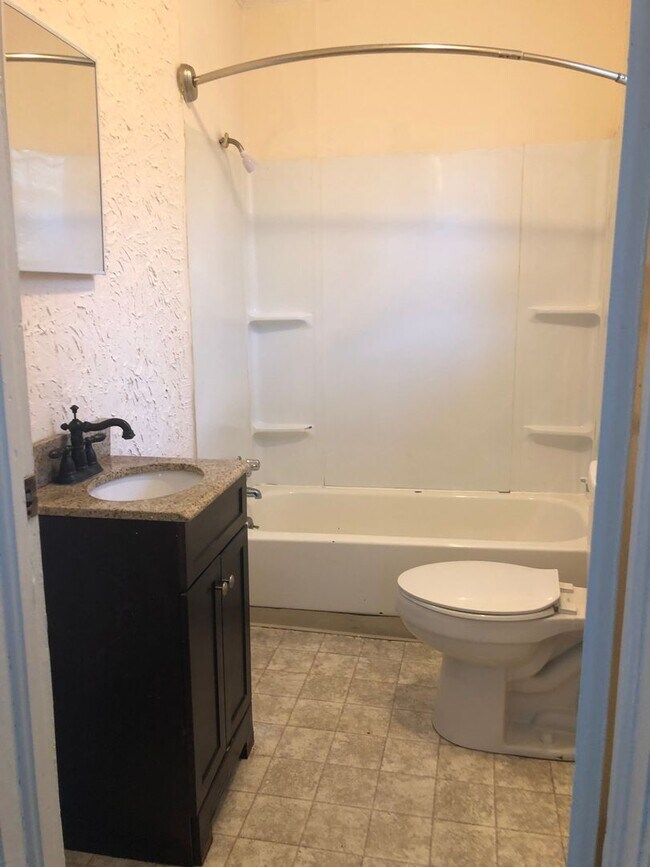 Building Photo - MOVE-IN READY!