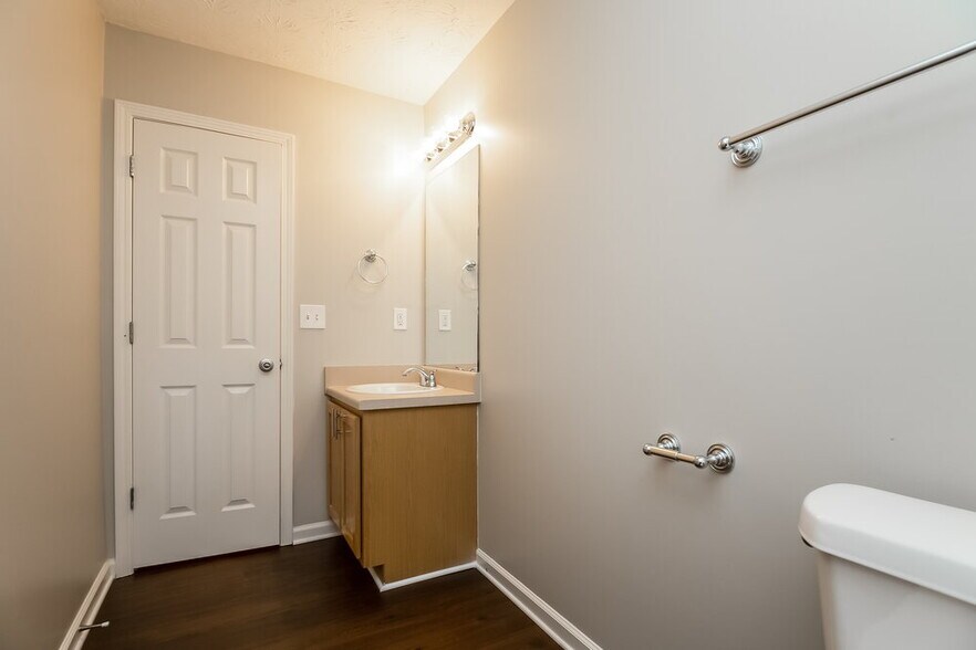 Building Photo - 420 Cathedral Dr