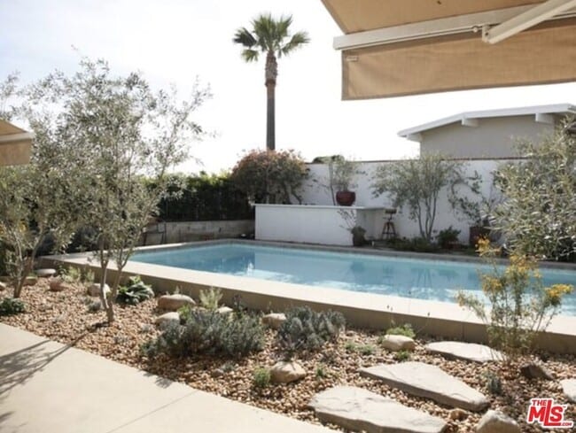 Building Photo - 3817 Surfwood Rd