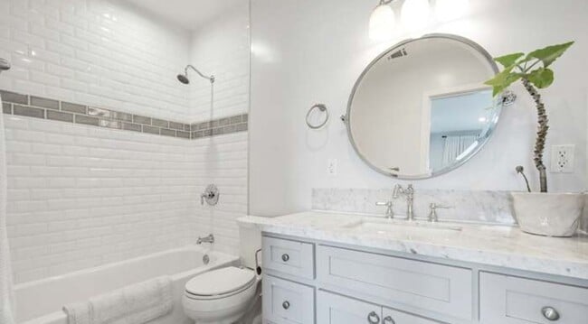Building Photo - Now Leasing – 812 Merlin | $6,200/Month | ...