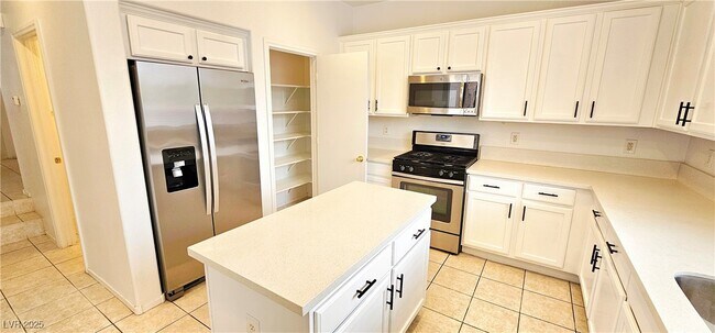 Building Photo - 4638 San Vito St