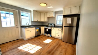 Building Photo - 44 Fairview St