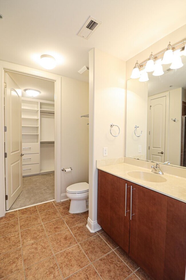 Building Photo - Piedmont Row Condo!