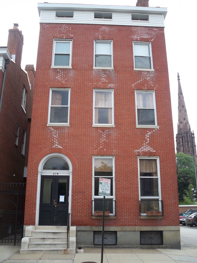 Interior Photo - 214 W Monument Street