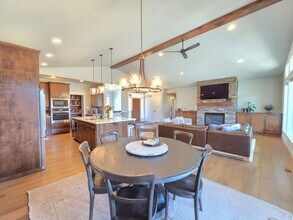 Building Photo - $4,800 - 5 Bed / 3 Bath Custom Built Home w/ Private Sport Court & Golf Green