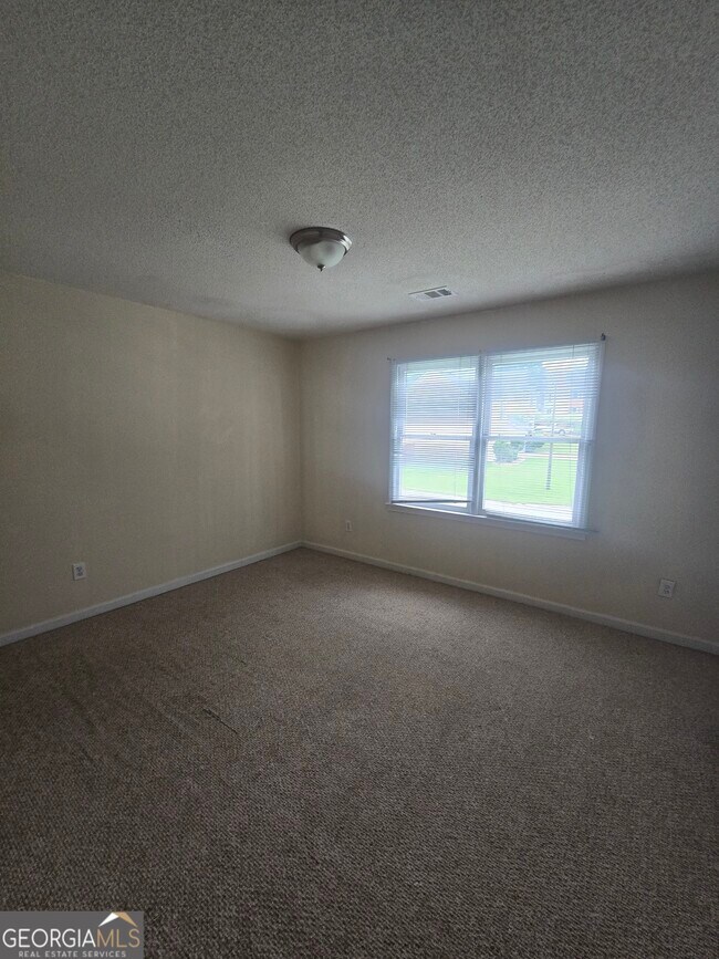 Building Photo - 3490 Runnymeade Dr