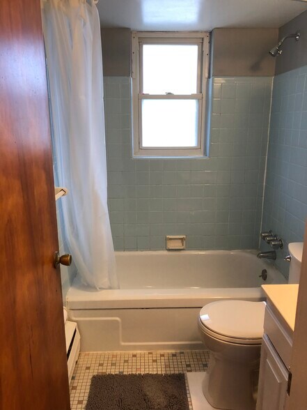 Building Photo - 5663 Mellie Ln