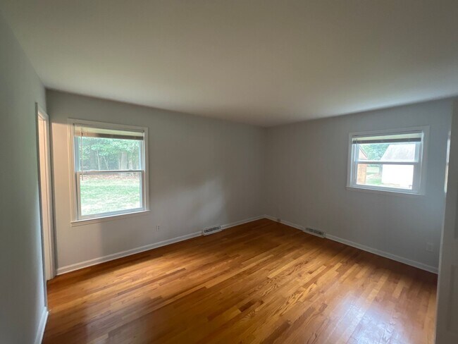 Building Photo - Move-in Ready Home Located in The Four Sea...