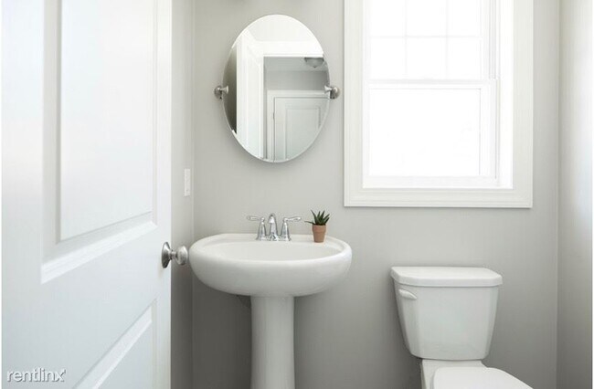 Building Photo - 2 br, 1.5 bath Townhome - 5 Anglers Road