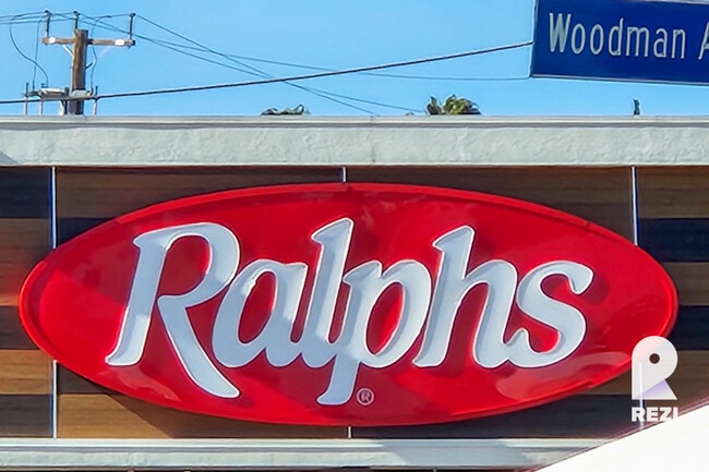 Building Photo - 7040 Woodman Ave