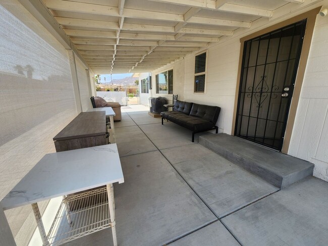 Building Photo - Move in Ready!! 3 Bedroom/2 bathroom