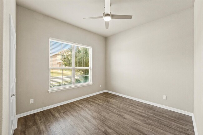 Building Photo - 3813 Gennaker Dr