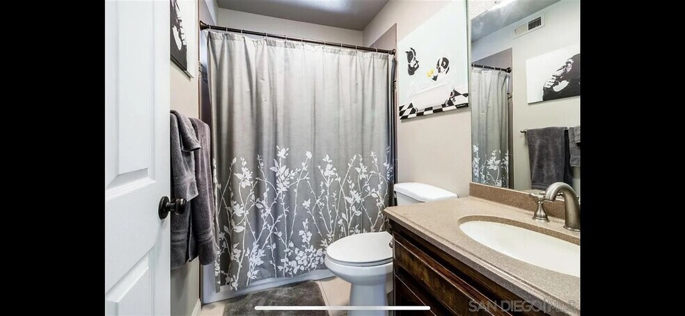 Building Photo - 4541 Utah St