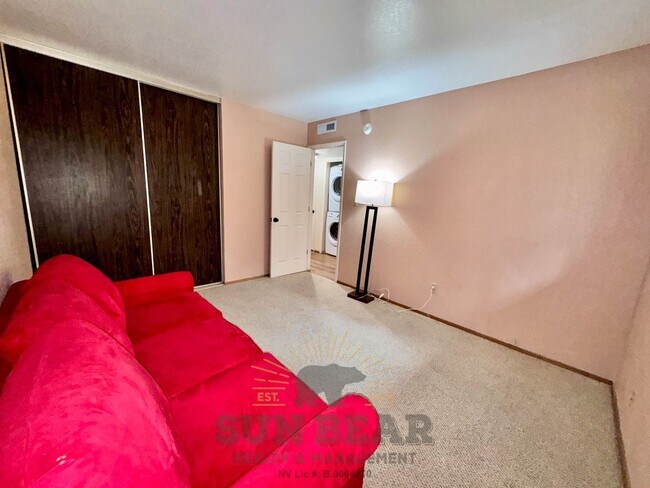 Building Photo - 3 Bedroom in Central Location in Incline!