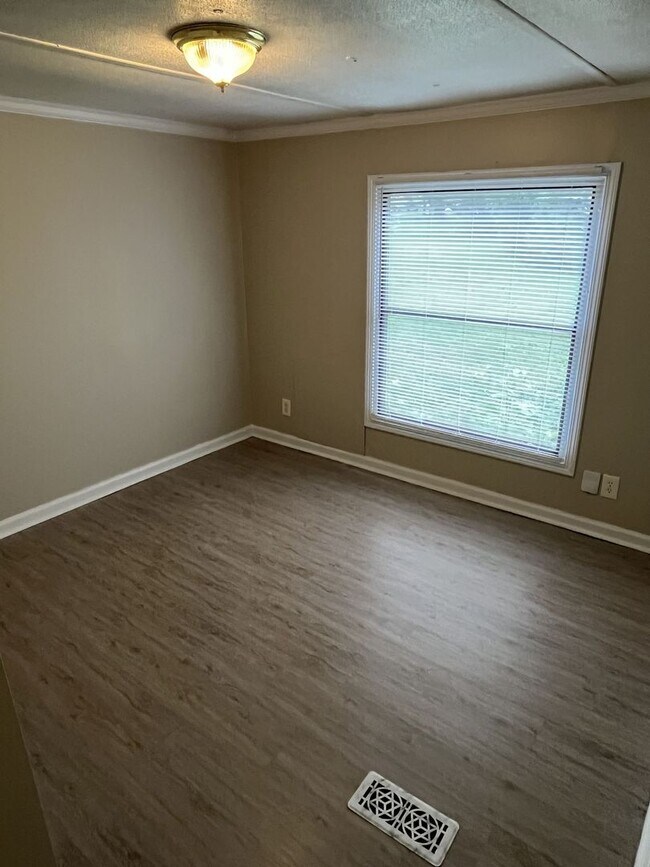 Building Photo - Quiet Country Living near Mint Hill!