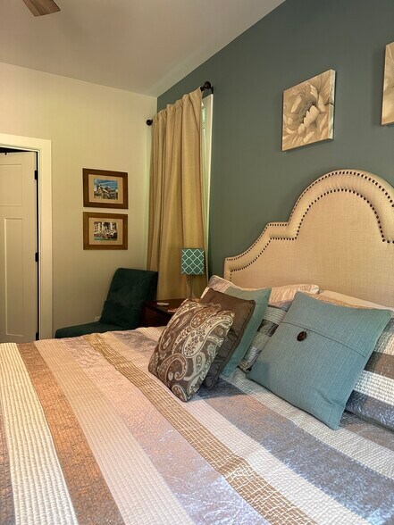 Building Photo - 14 Constitution Ct