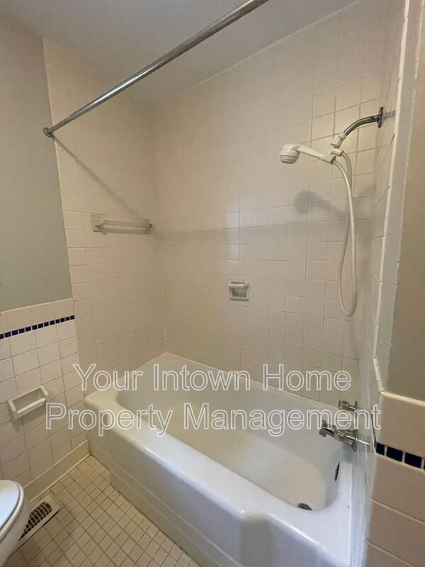 Building Photo - 2110 Cavanaugh Ave SE