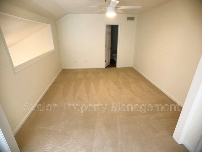 Building Photo - 1104 Riverview Dr
