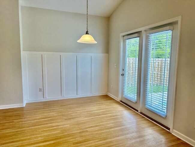 Building Photo - Three Bedroom Home located in Midpoint!