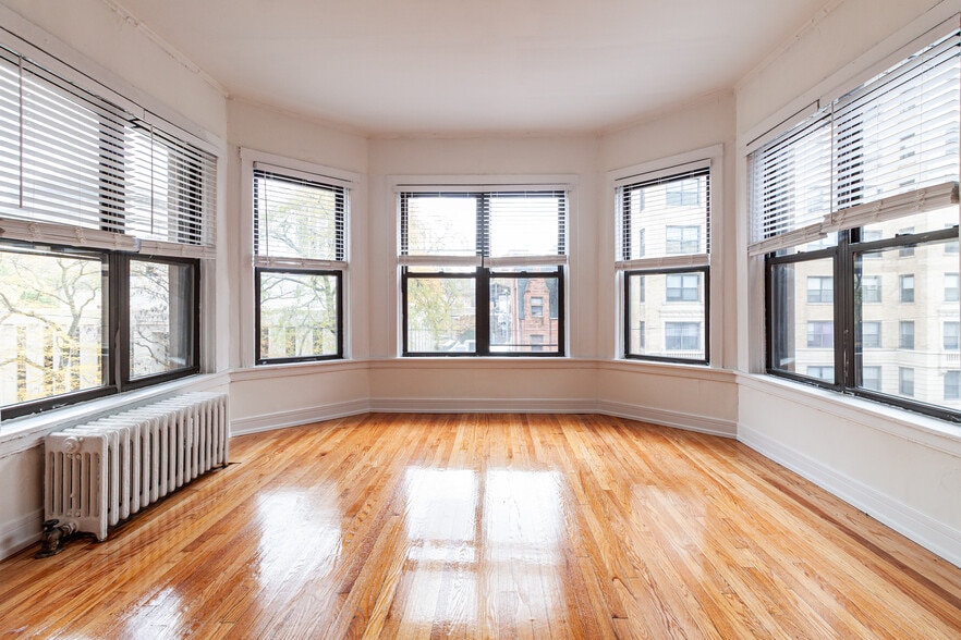 Building Photo - 2819 N Pine Grove Ave