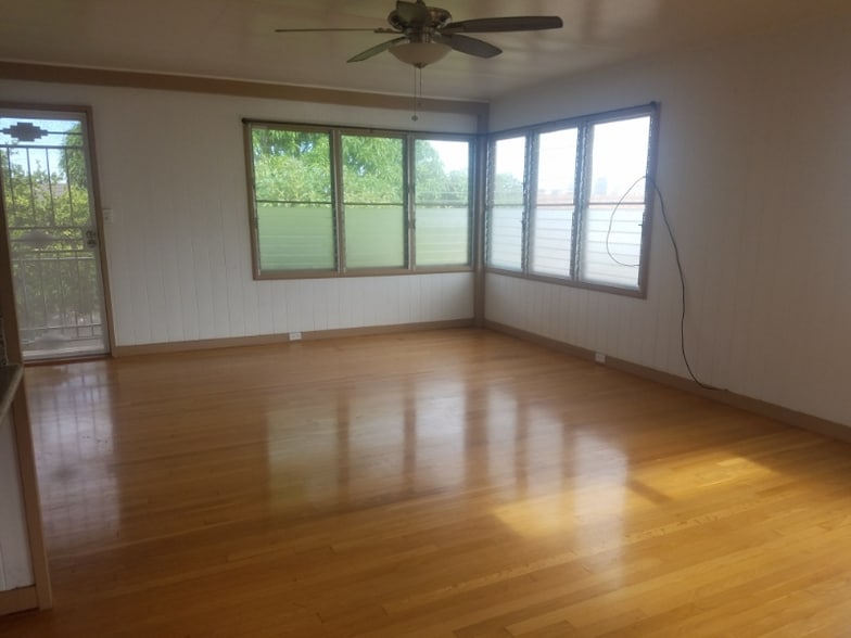 Primary Photo - 3429 James St