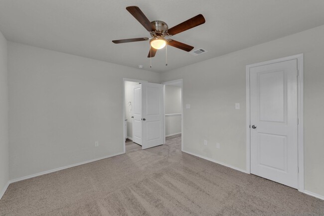 Building Photo - $500 OFF DECEMBER RENT!! Call for Details