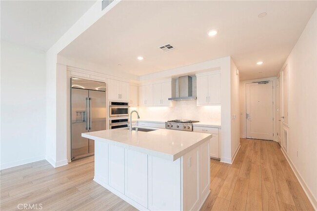 Building Photo - 3211 Rivington