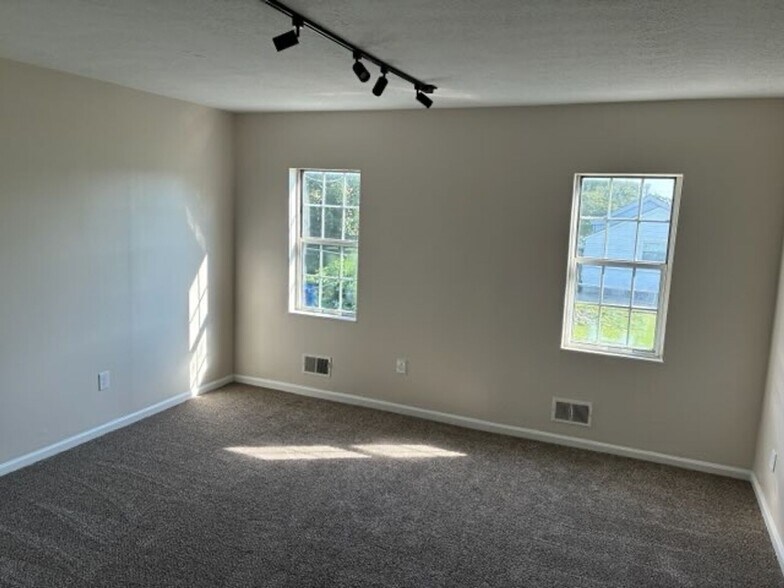 Building Photo - 76 Cortina Way