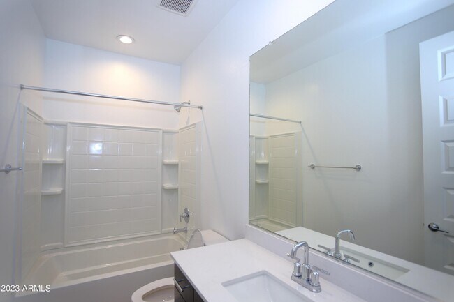 Building Photo - 2540 W Sunland Ave