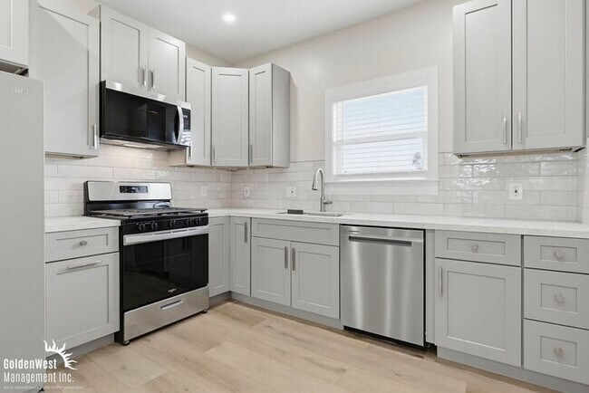 Building Photo - Beautifully Renovated 4Bdm 2Ba Home with Modern Finishes in San Diego!