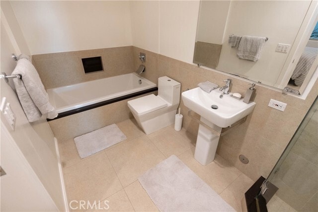 Building Photo - 558 Cliff Dr