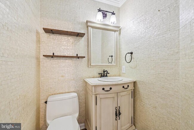 Building Photo - 8727 Thornbrook Dr