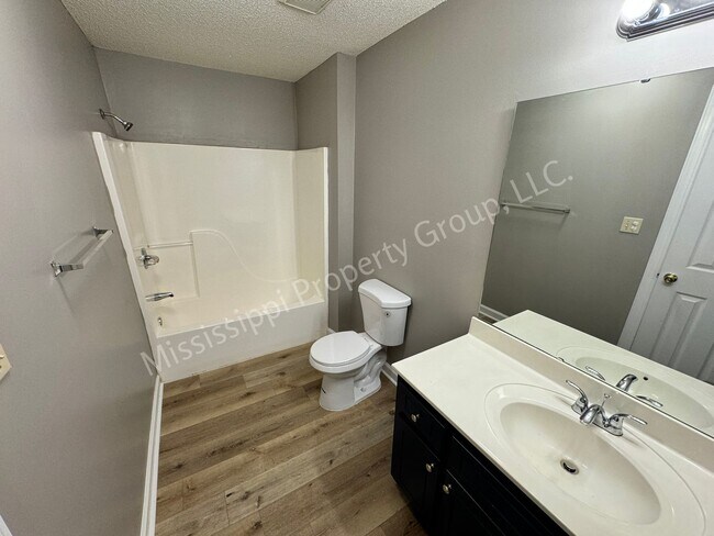 Building Photo - 402 Saddle Creek Dr