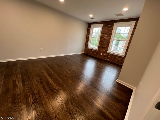 Building Photo - 109 Wanaque Ave